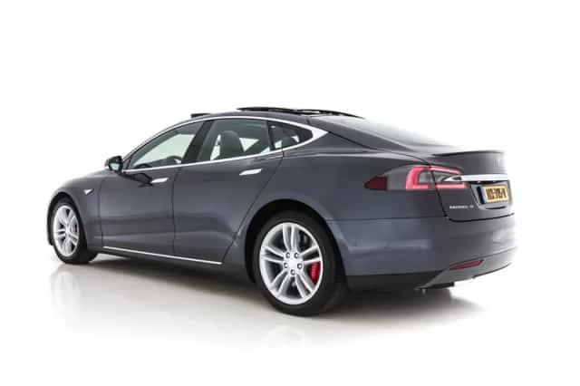 Tesla Model S (2016) thumbnail 5