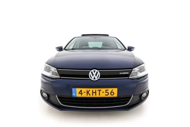 Volkswagen Jetta (2013) thumbnail 3