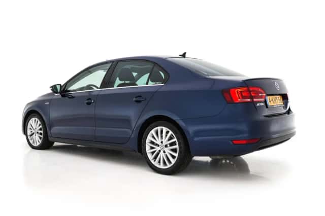 Volkswagen Jetta (2013) thumbnail 5