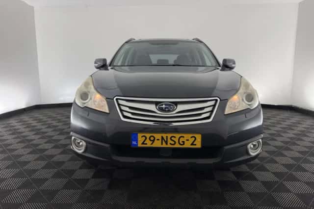 Subaru Outback (2010) thumbnail 3