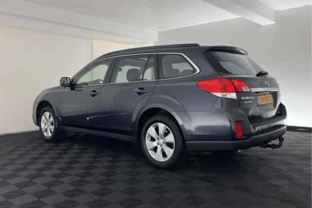 Subaru Outback (2010) thumbnail 5