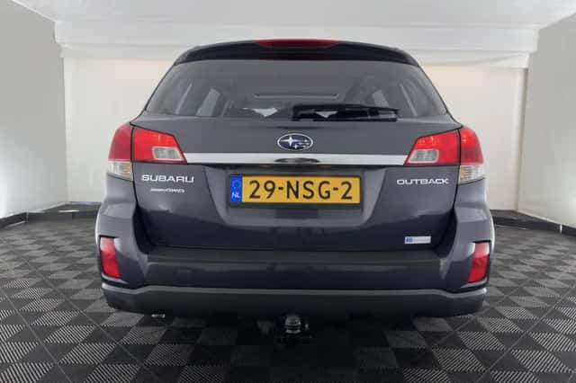 Subaru Outback (2010) thumbnail 6