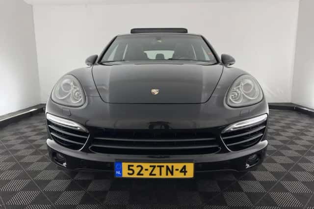 Porsche Cayenne (2013) thumbnail 3
