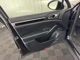 Porsche Cayenne (2013) thumbnail 22