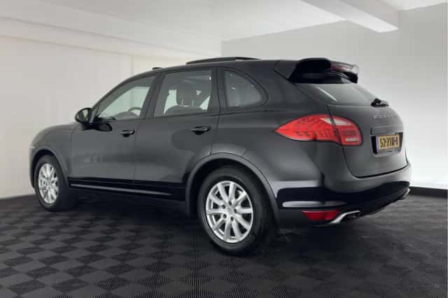 Porsche Cayenne (2013) thumbnail 5
