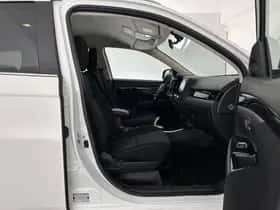 Mitsubishi Outlander (2021) thumbnail 13