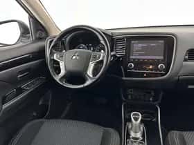 Mitsubishi Outlander (2021) thumbnail 8