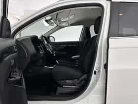 Mitsubishi Outlander (2021) thumbnail 9