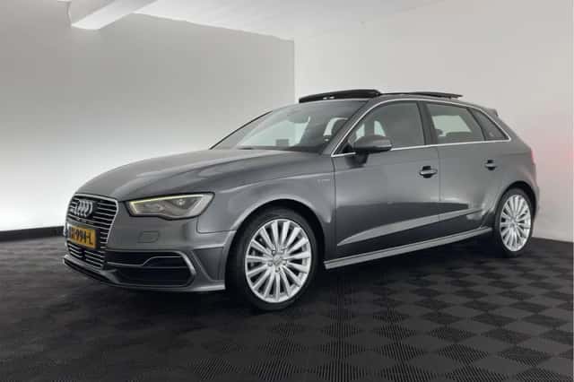 Audi A3 (2015) thumbnail 4