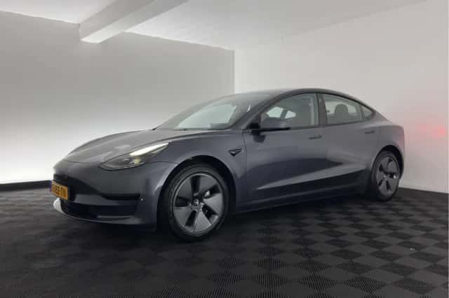 Tesla Model 3 (2023) thumbnail 4