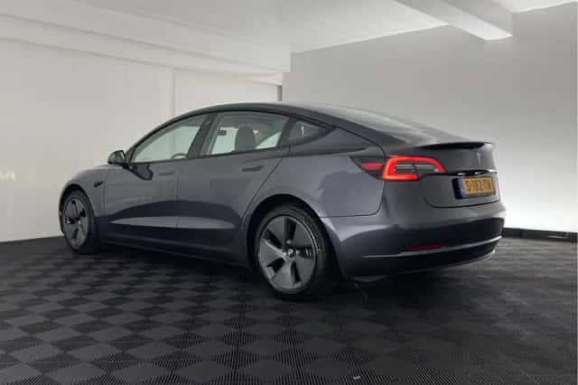Tesla Model 3 (2023) thumbnail 5