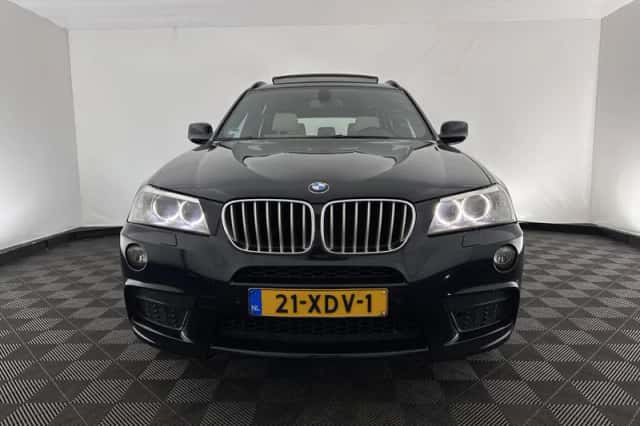 BMW X3 (2012) thumbnail 3