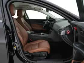 Jaguar XE thumbnail 12