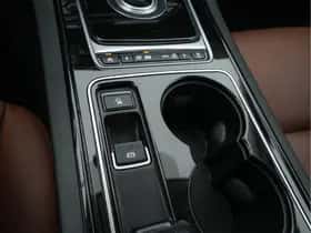 Jaguar XE thumbnail 13