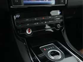 Jaguar XE thumbnail 14