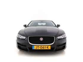 Jaguar XE thumbnail 3