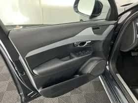 Volvo XC90 (2015) thumbnail 24