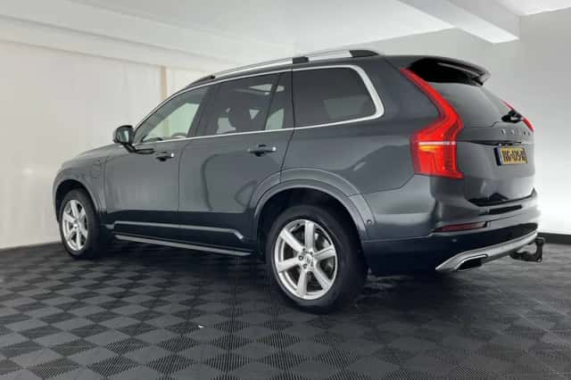 Volvo XC90 (2015) thumbnail 5