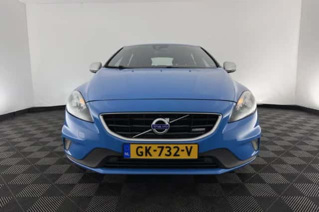 Volvo V40 (2015) thumbnail 3