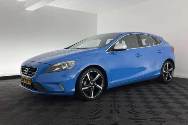 Volvo V40 (2015) thumbnail 4