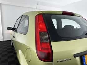 Ford Fiesta (2005) thumbnail 21