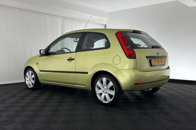 Ford Fiesta (2005) thumbnail 4