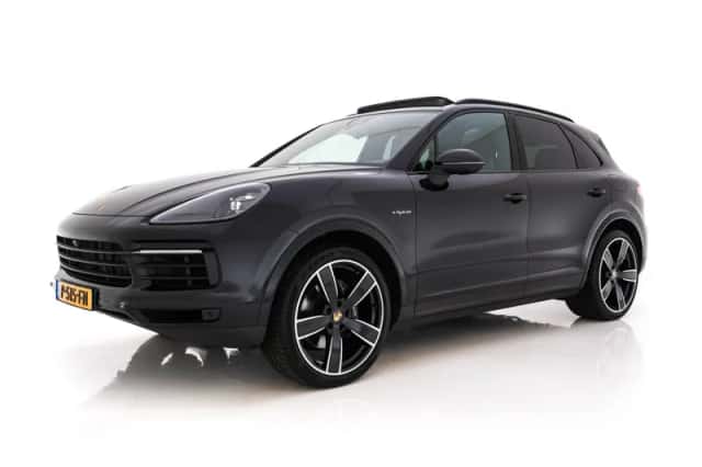 Porsche Cayenne (2022) thumbnail 4