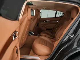Porsche Panamera (2011) thumbnail 10