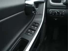 Volvo S60 (2015) thumbnail 18