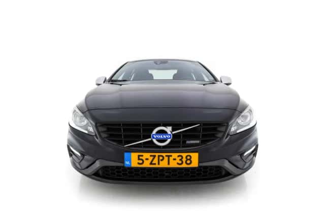 Volvo S60 (2015) thumbnail 3