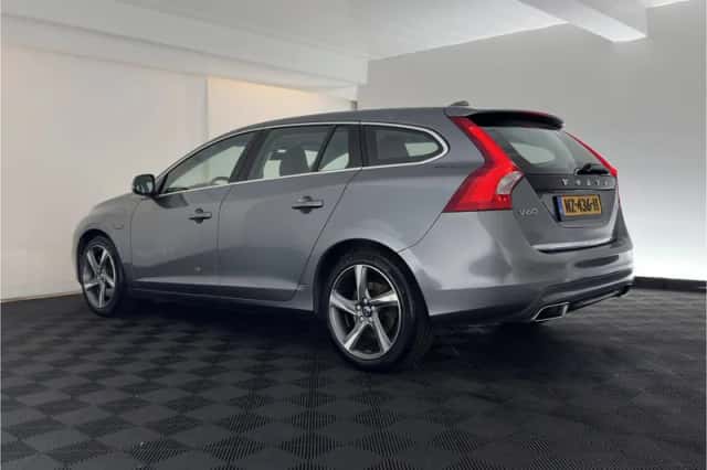 Volvo V60 (2016) thumbnail 5