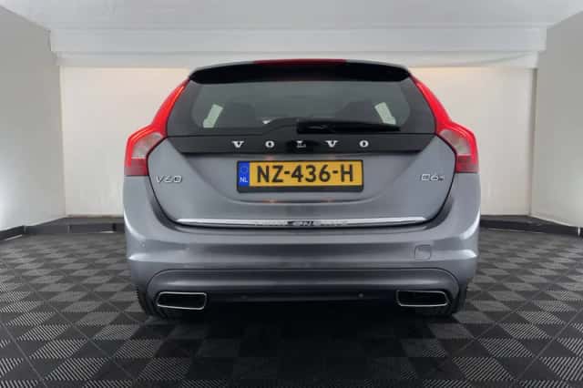 Volvo V60 (2016) thumbnail 6