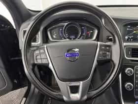 Volvo V60 (2016) thumbnail 18