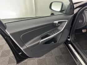 Volvo V60 (2016) thumbnail 22