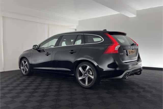 Volvo V60 (2016) thumbnail 5