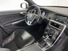 Volvo V60 (2016) thumbnail 9