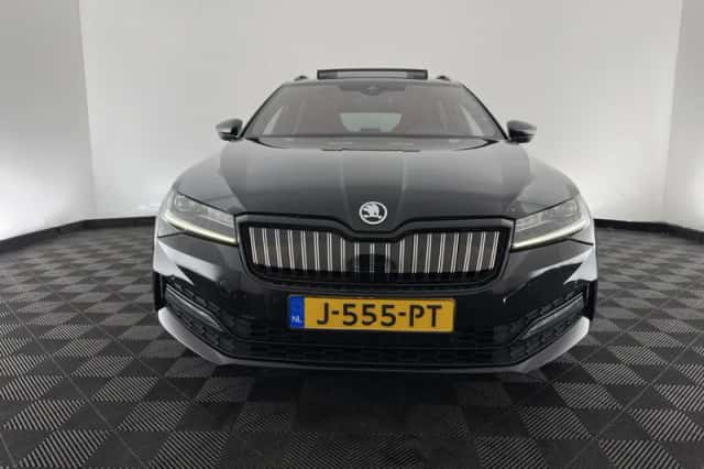 Škoda Superb (2020) thumbnail 3