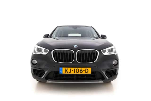 BMW X1 (2016) thumbnail 3