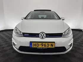Volkswagen Golf (2015) thumbnail 3