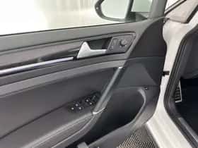 Volkswagen Golf (2015) thumbnail 24