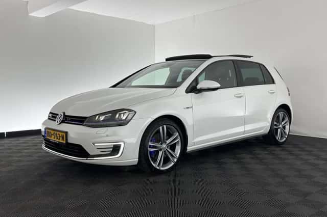 Volkswagen Golf (2015) thumbnail 4