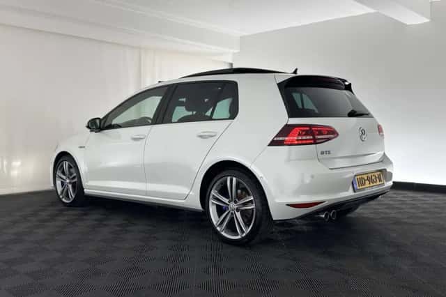 Volkswagen Golf (2015) thumbnail 5