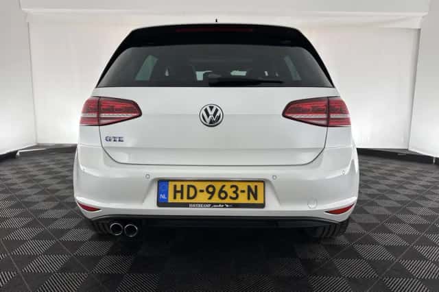 Volkswagen Golf (2015) thumbnail 6