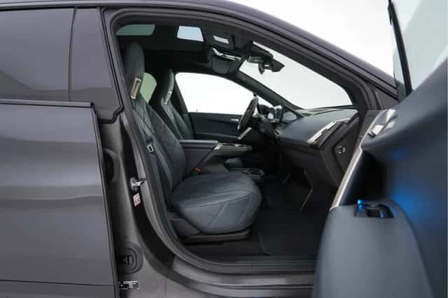 BMW iX (2022) thumbnail 13