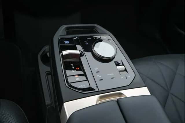 BMW iX (2022) thumbnail 14