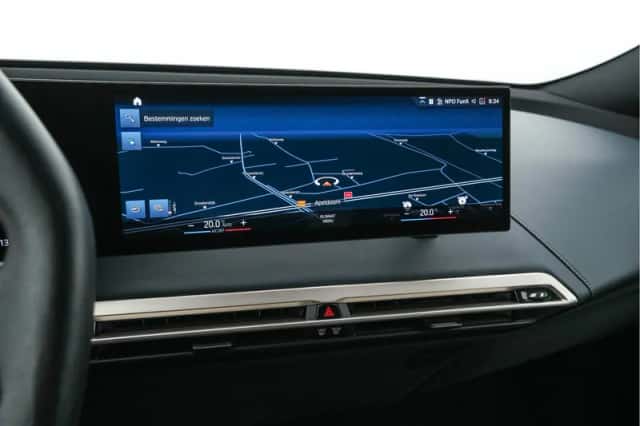 BMW iX (2022) thumbnail 16