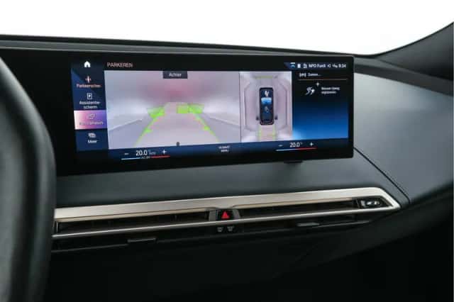 BMW iX (2022) thumbnail 17