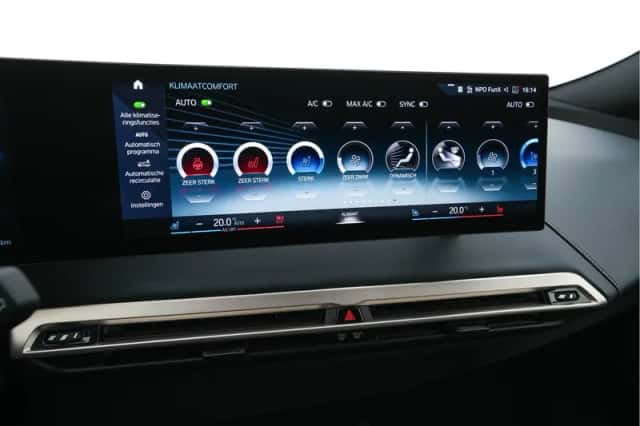 BMW iX (2022) thumbnail 20