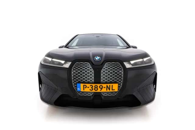 BMW iX (2022) thumbnail 3