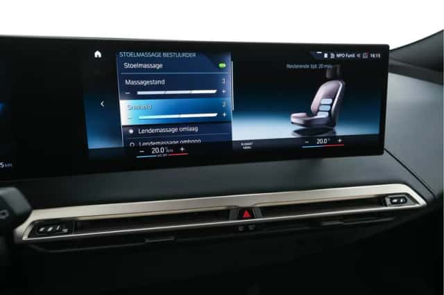 BMW iX (2022) thumbnail 21